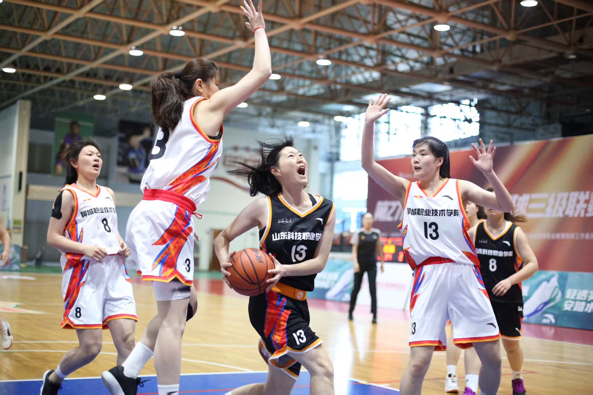 包含精彩篮球职业联赛再次上演，强队对决如约而至的词条