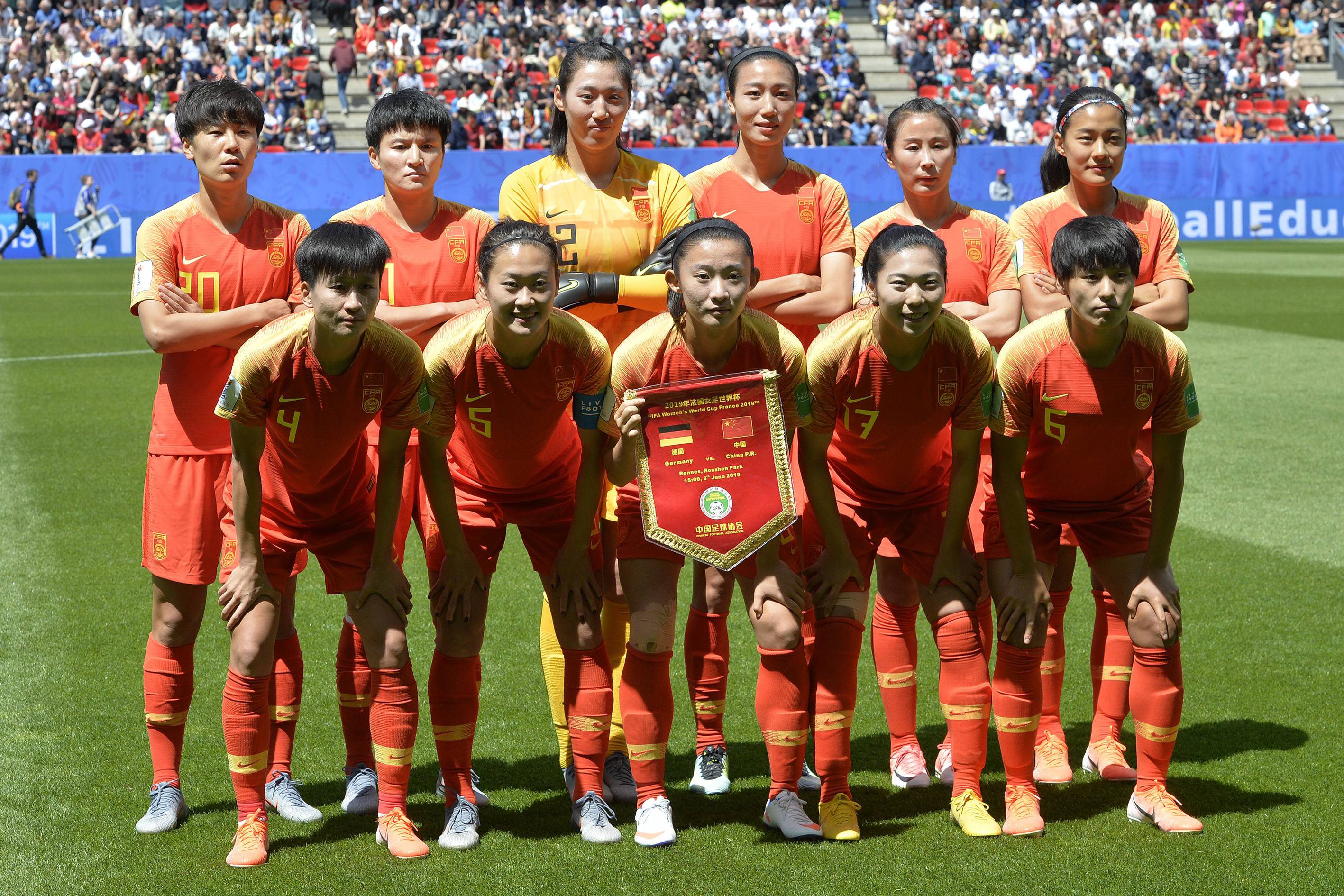 中国女足集训首日展现团结雄心：中国女足集训团结备战的简单介绍